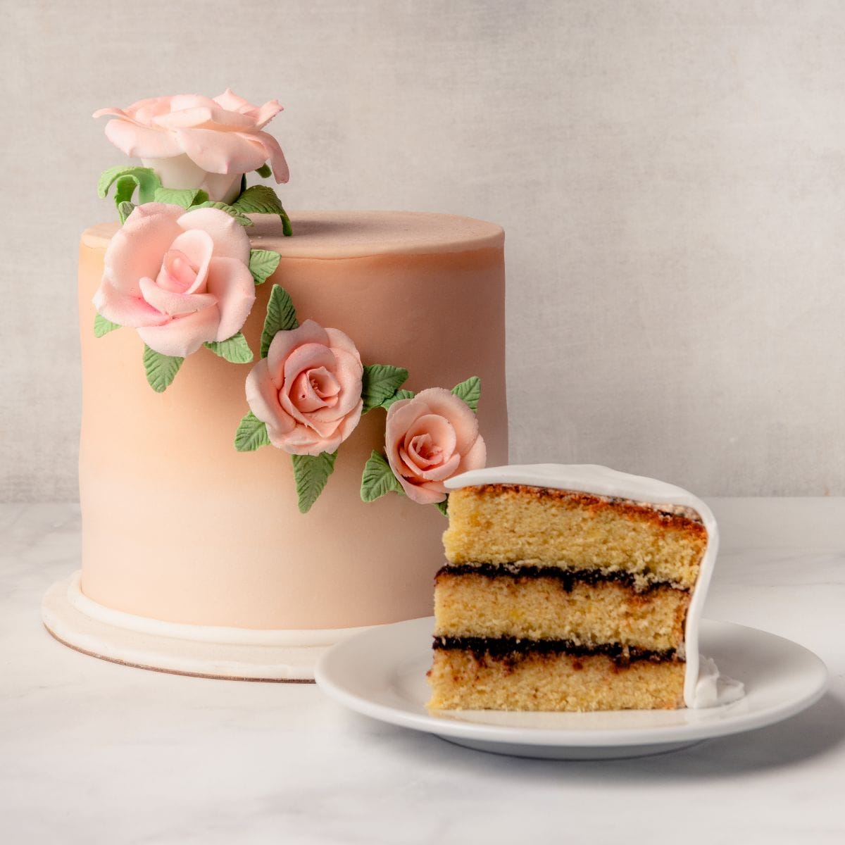 Ponqué vainilla con relleno de chocolate